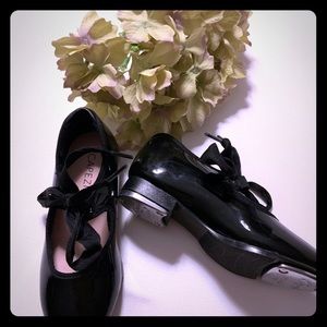 Girls 11 M Capezio tap shoes